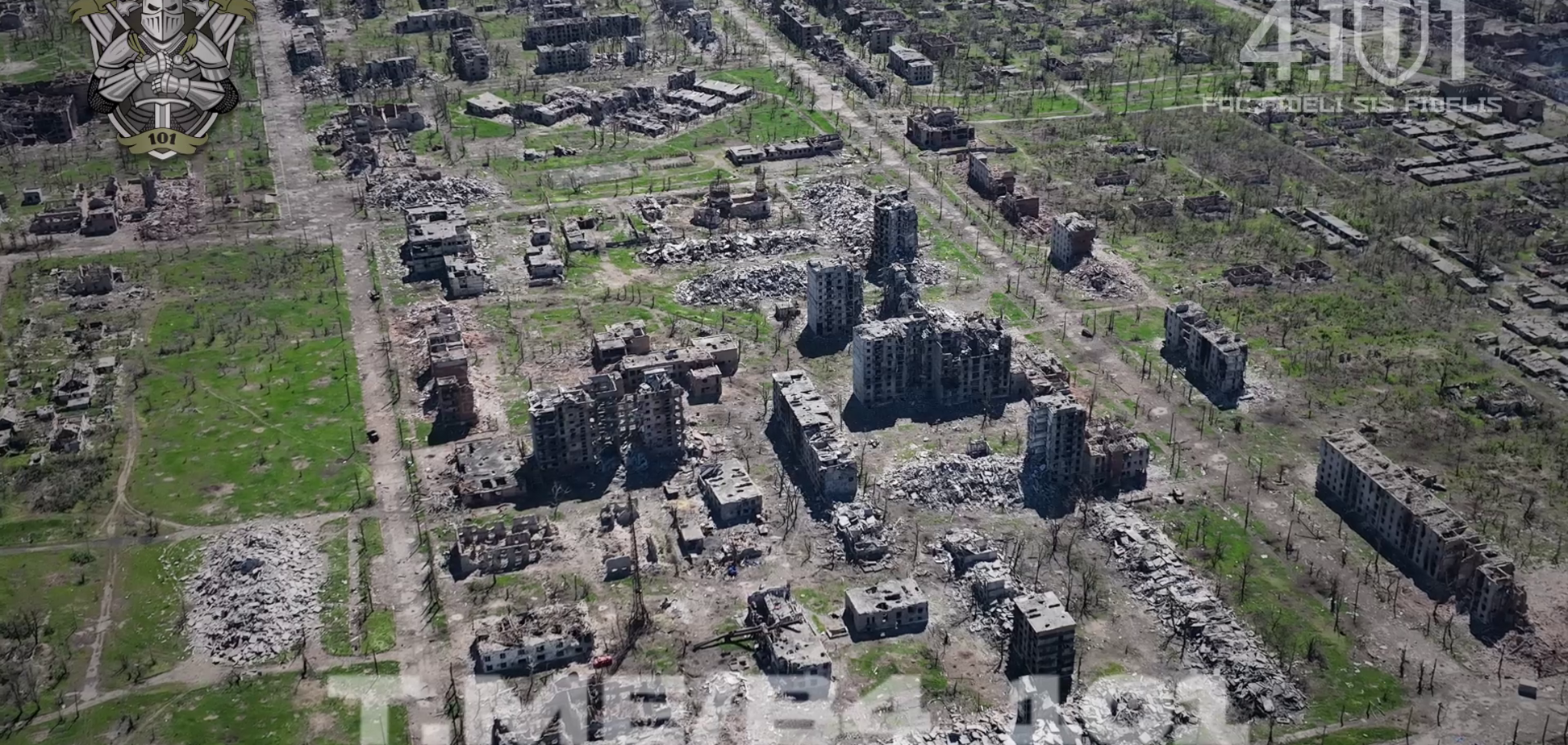 Символ болю і опору: військові показали нові кадри зруйнованого ворогом Торецька. Відео