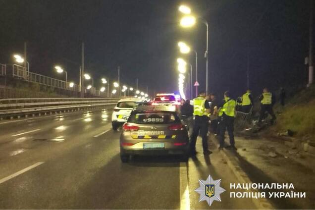 В Киеве на Дарницком мосту произошло серьезное ДТП: водитель потерял обе ноги. Фото