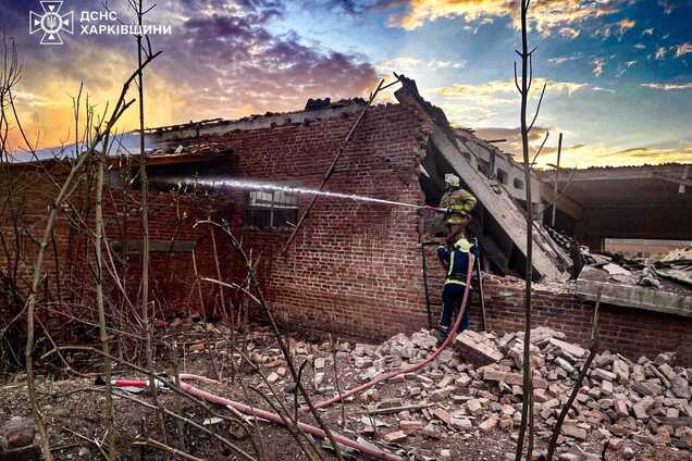 В Изюме российский дрон попал в отделение 'Новой почты': фото последствий