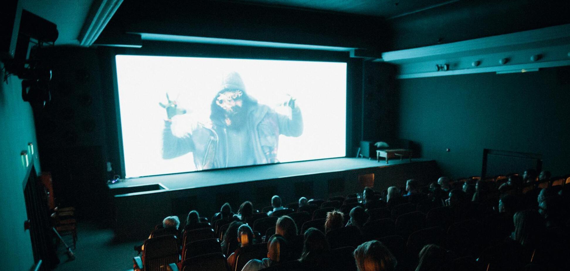 Лучшие сериалы мая: какие новинки достойны внимания