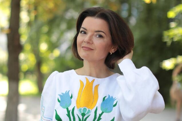 'Время от времени оправдываю свою фамилию': с Маричкой Падалко случился курьез на съемках интервью. Забавное видео