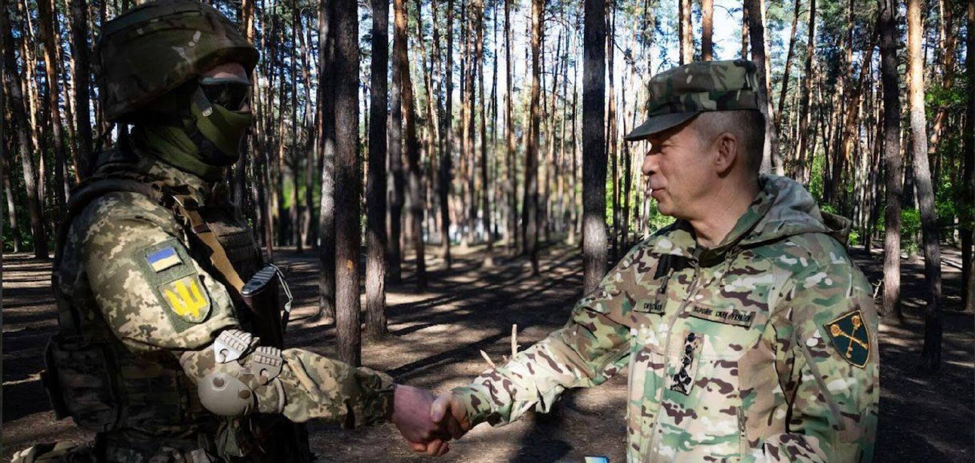'Вы пишете историю государственности': Сырский поздравил украинских пехотинцев и почтил павших