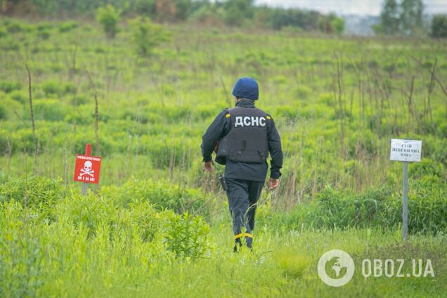 На Киевщине фермер во время полевых работ нашел мину. Фото