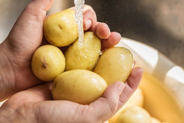 В українські супермаркети завезли українську молоду картоплю