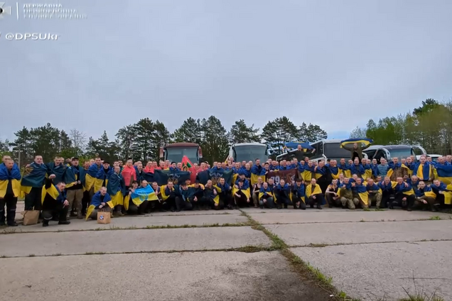 'Наші люди нас зустрічають': прикордонники показали зворушливе відео з обміну полоненими