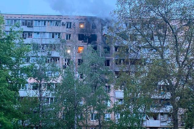 В полиции показали первые минуты после удара РФ по Киеву в Святошинском районе. Видео