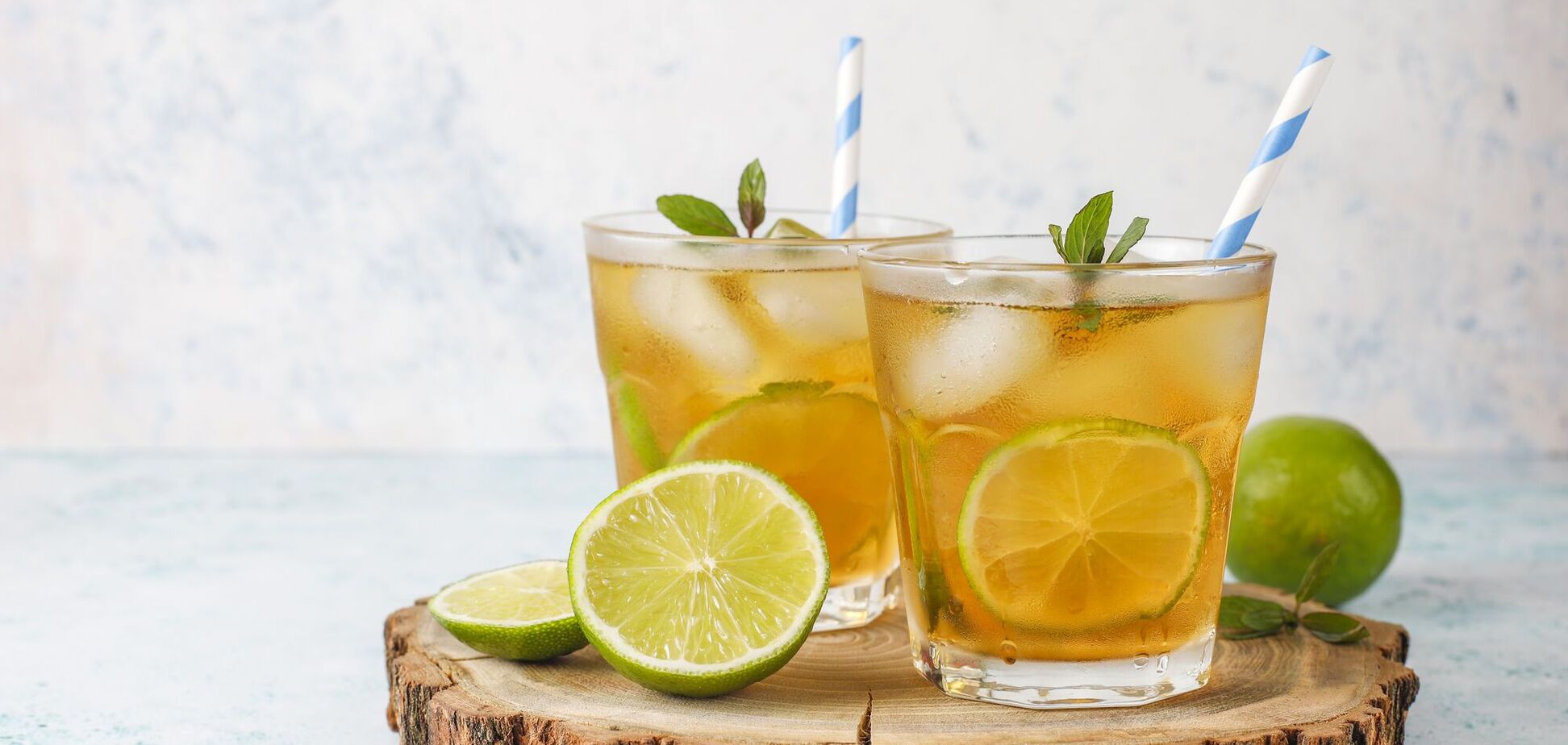 Найсмачніший домашній лимонад із трьох інгредієнтів: рецепт охолоджувального напою