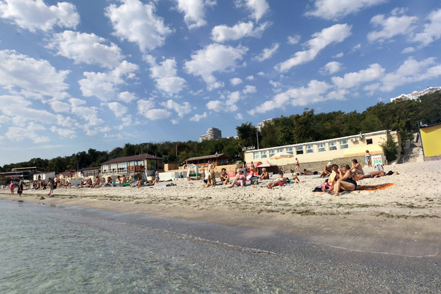 Будет вдвое больше пляжей, чем в прошлом году: как в Одессе готовятся к купальному сезону и что может ему помешать