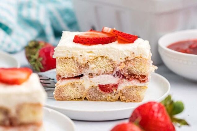 Відчуйте подих літа: як приготувати смачне 'Тірамісу' із соковитої полуниці