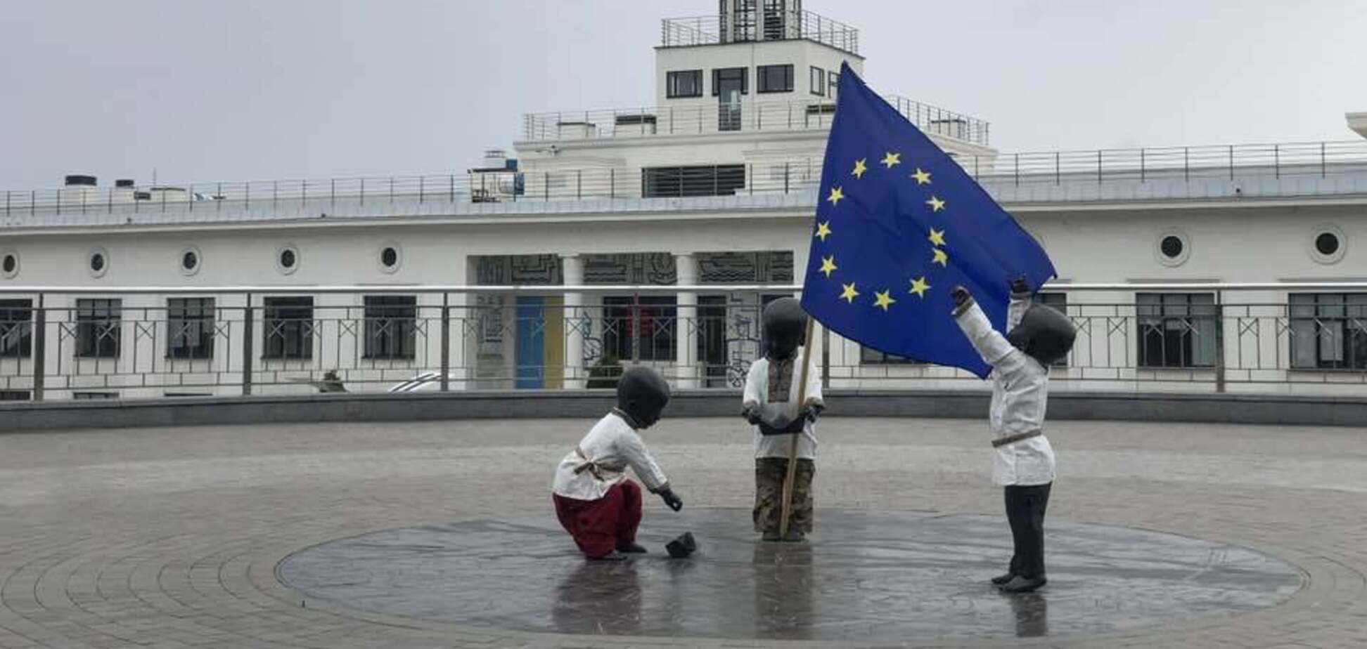 В столице в честь Дня Европы переодели малышей-основателей Киева. Фото
