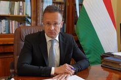 Венгрия выслала двух украинских дипломатов, обвинив их в 'шпионаже'