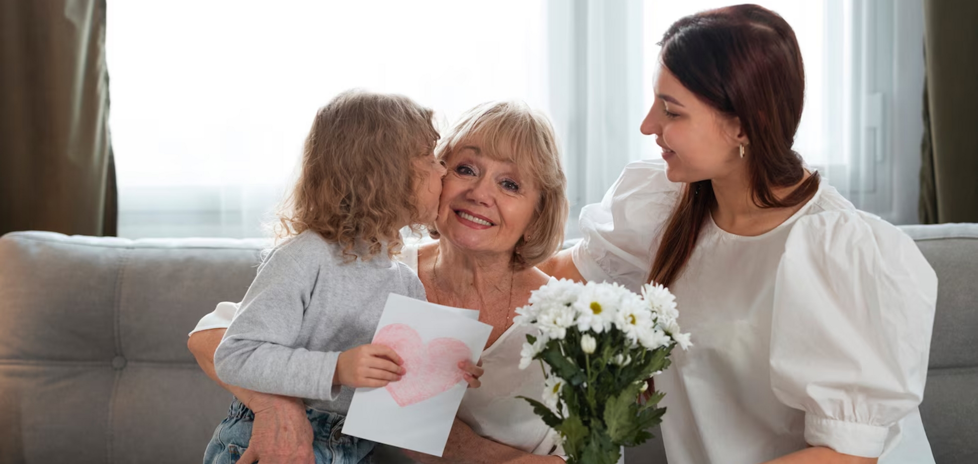 Что подарить на День матери: простые, оригинальные и трогательные идеи