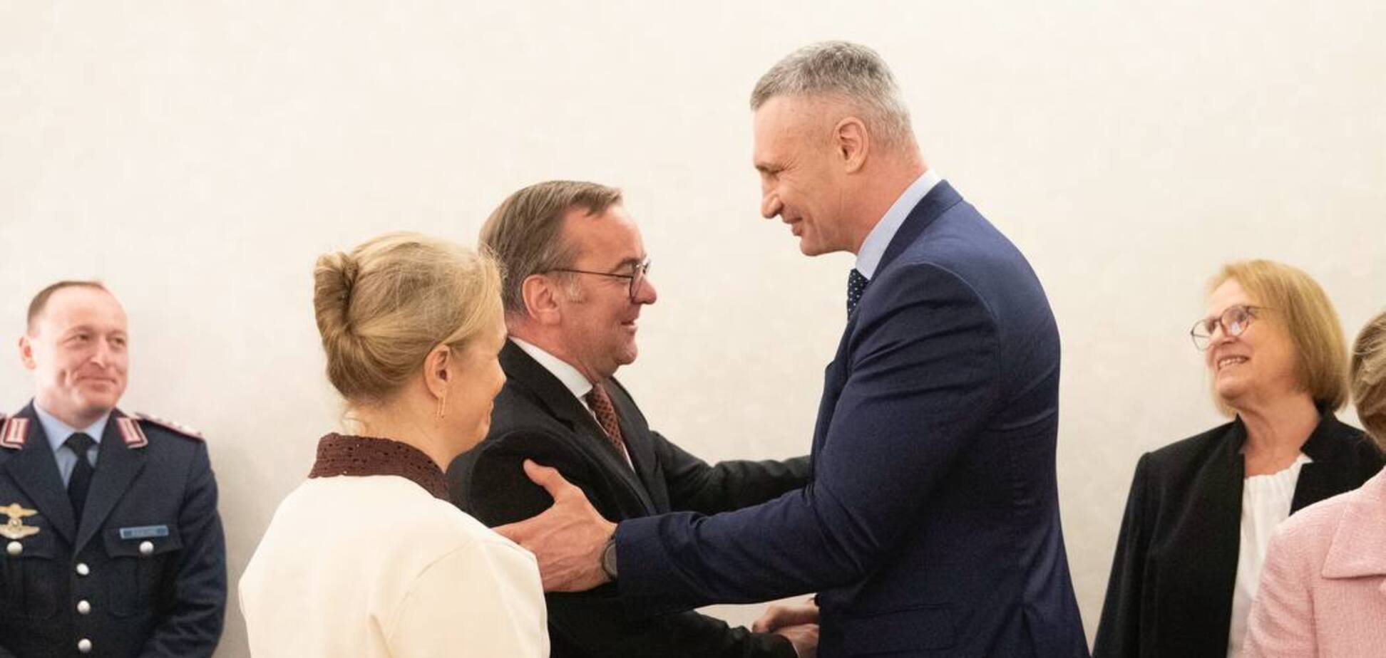 Кличко во Франкфурте встретился с Писториусом и поговорил о дальнейшей поддержке Украины