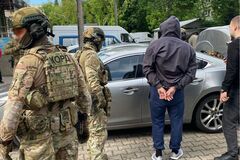 Гранатометы, мины и снайперские винтовки: в Украине ликвидировали два канала незаконной торговли оружием. Фото