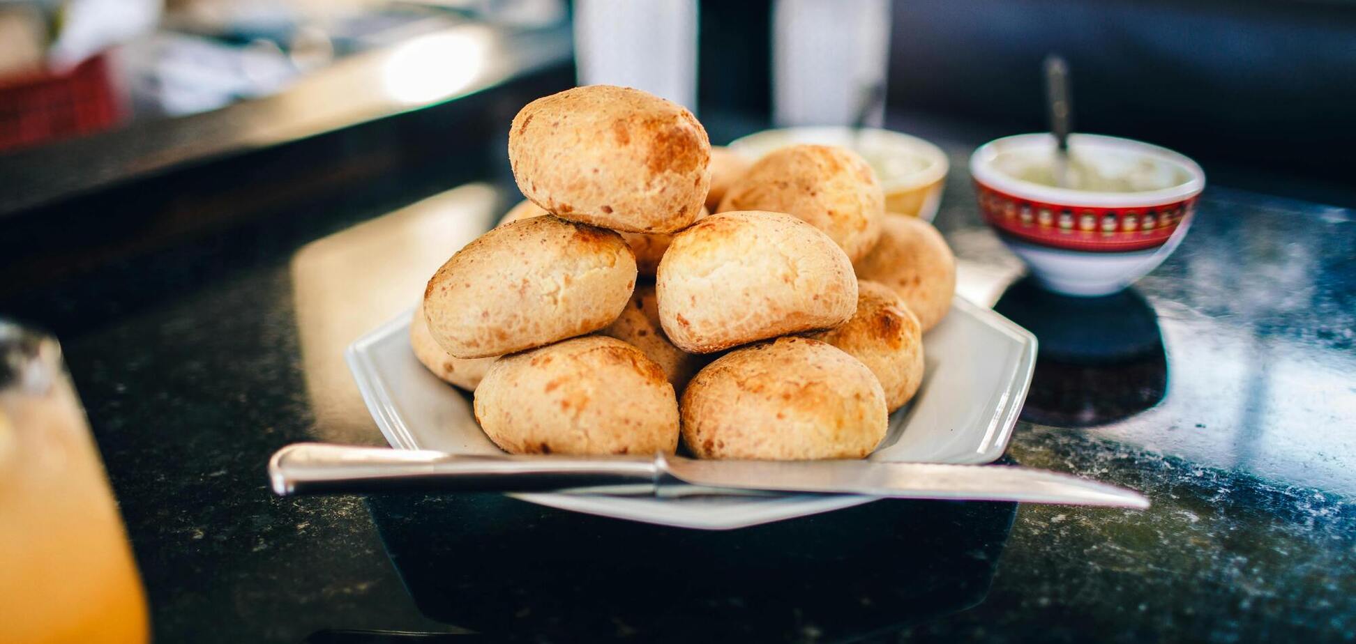 Ідеальні сирні булочки, які вийдуть навіть у новачків: один секрет, який зробить тісто пухким