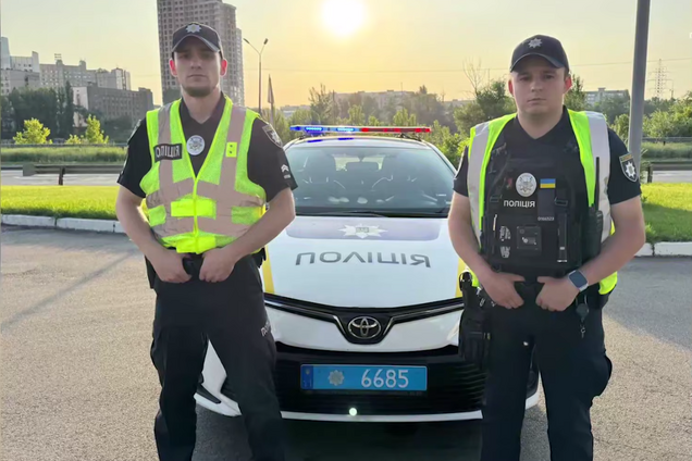 У Києві жінка намагалась скоїти самогубство, стрибнувши з балкона будинку. Подробиці, фото та відео