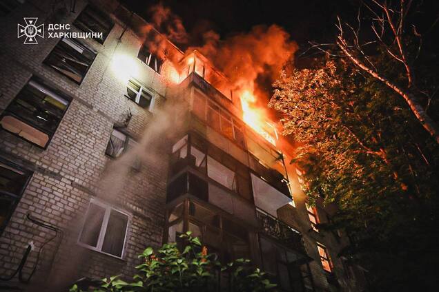 Харьков оказался под массированной атакой 'Шахедов': из-за попаданий по домам вспыхнули пожары, есть погибшие. Фото и видео