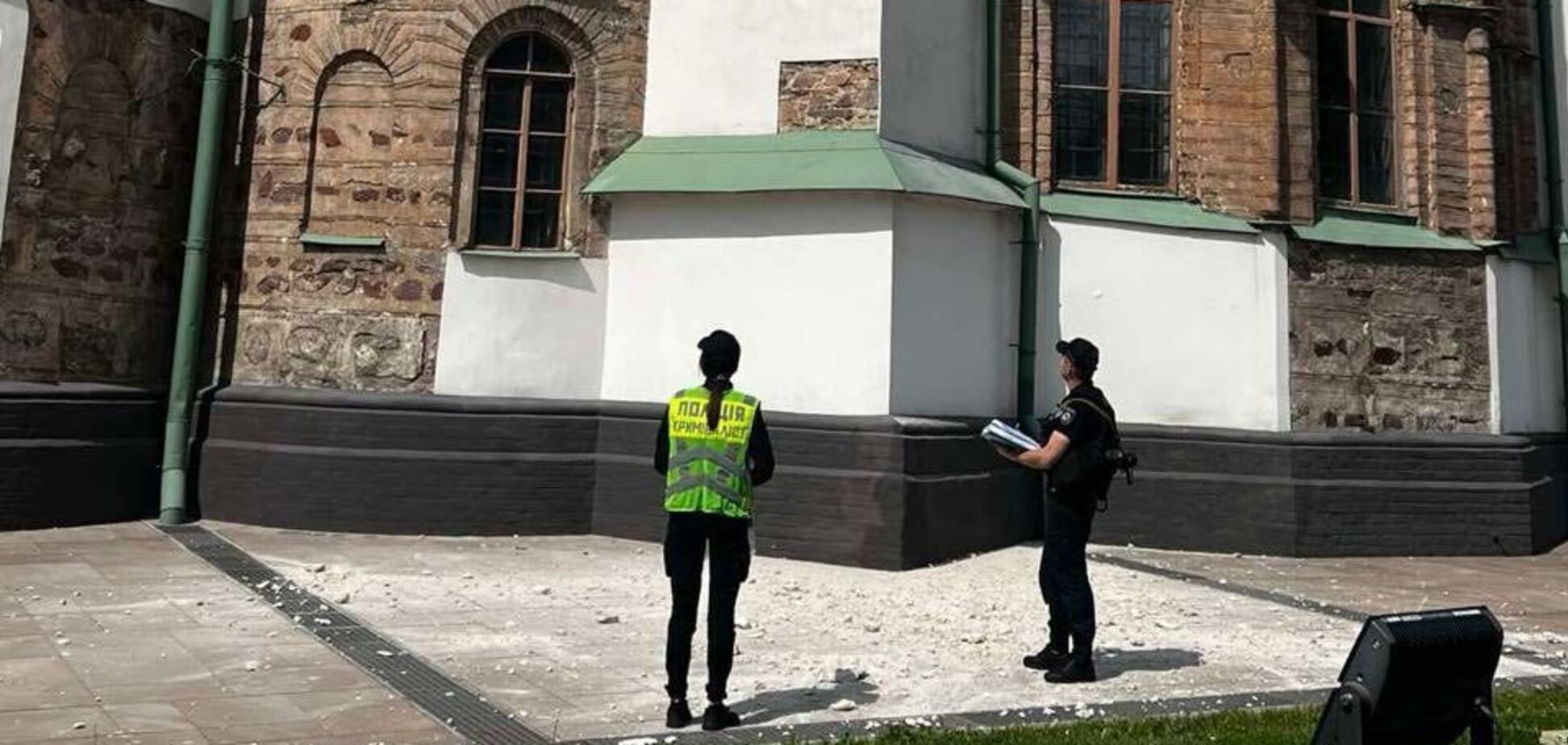 'Навала варварів буде подолана': у МЗС та Мінкульті відреагували на пошкодження Софії Київської