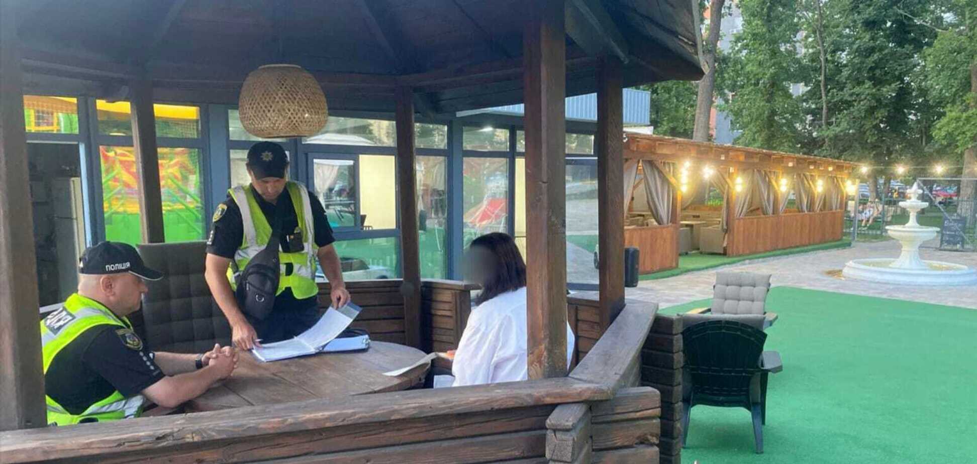 Одразу після нічної атаки РФ: під Києвом у кафе гучно слухали російську музику. Подробиці та відео