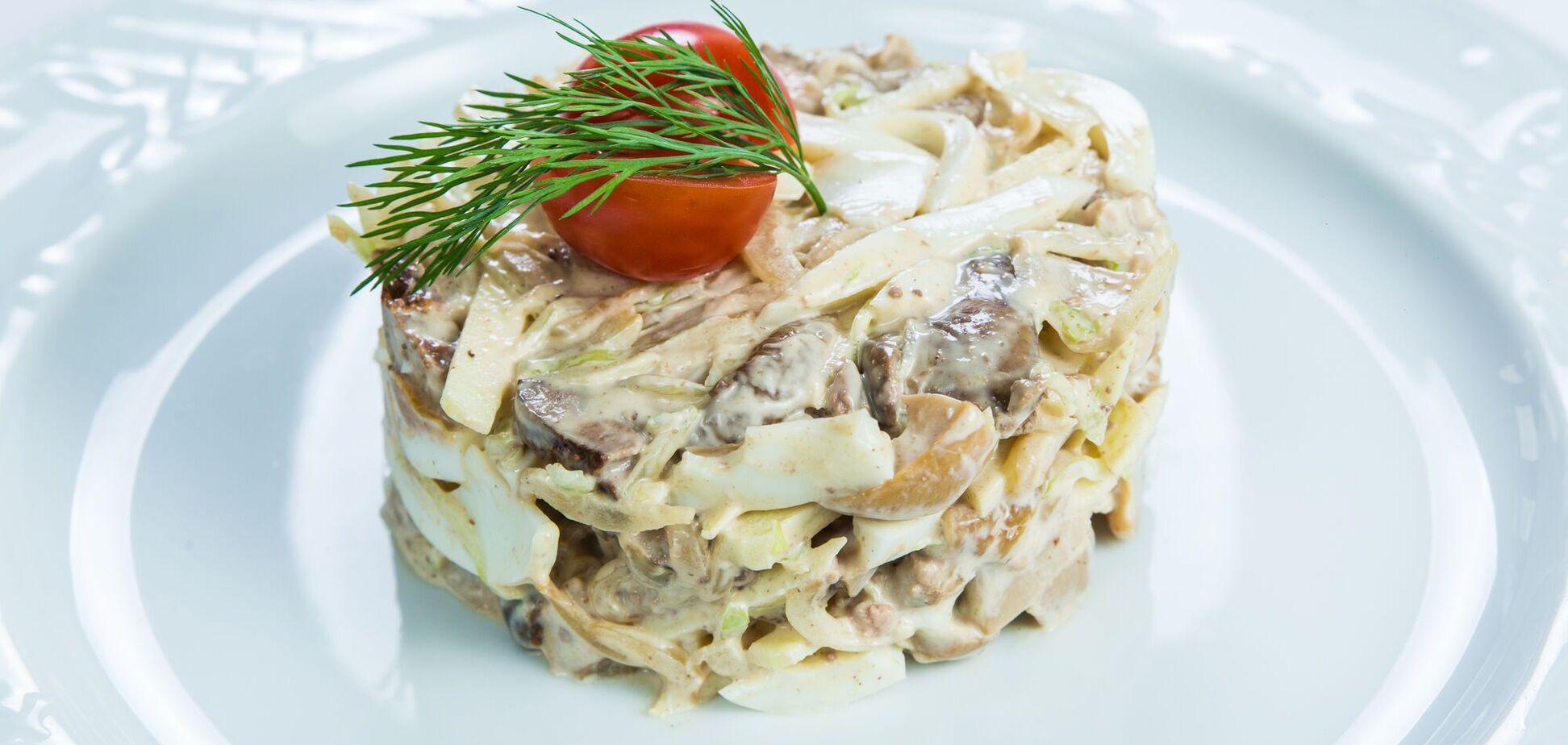 Салат 'Праздник' из куриных сердечек: рецепт бюджетного и вкусного блюда