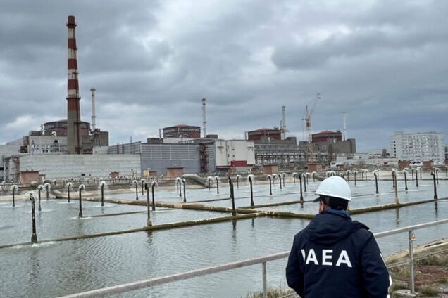 Ілюстрація - коллаж спостерігача від МАГАТЕ на території ЗАЕС та супутникових знімків