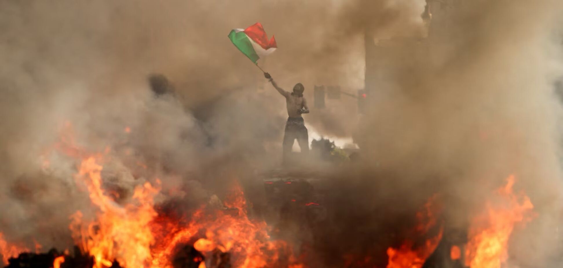 В Лос-Анджелесе ввели комендантский час, продолжаются массовые задержания: что происходит. Фото и видео