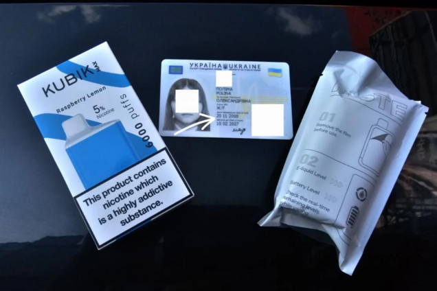 Несмотря на запрет: в столичных ТРЦ несовершеннолетним массово продают ароматизированные электронные сигареты