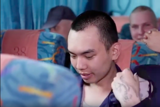 'Я не хотела, чтобы тебя обменивали': мать освобожденного оккупанта заявила, что он не доедет домой. Видео