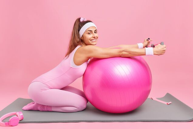 Упражнения на результат: тренировка с мячом для подтянутого живота