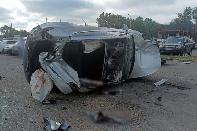 В Полтаве автомобиль влетел в машины на автостоянке: есть пострадавшие. Фото