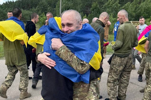 'Продовжуємо забирати наших людей': Зеленський повідомив про четвертий за тиждень обмін полоненими. Фото