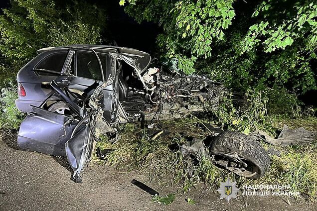 В Одесской области пьяный 18-летний водитель влетел в дерево: погиб несовершеннолетний пассажир. Фото