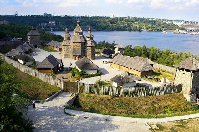 Історія злочинів, варварства і мародерства московитів-росіян проти України: з нагоди 250-роковин руйнування Запорізької Січі