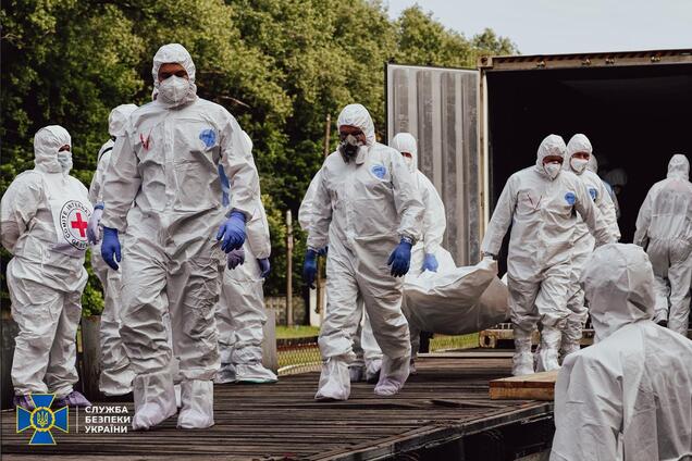 В одном мешке – останки нескольких человек: в Нацполиции указали на цинизм врага, который подбрасывает тела своих солдат во время репатриаций