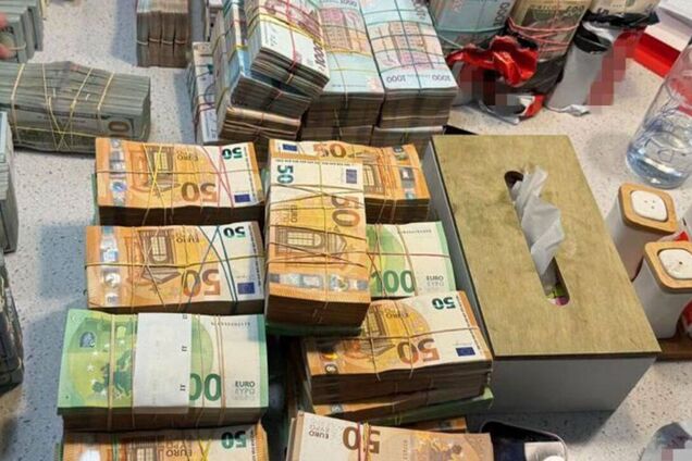 Наличная валюта, которую СБУ обнаружила у чиновников Госспецтранспорта