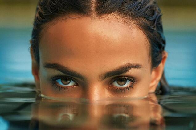 Які кольори волосся підходять до теплого тону шкіри: підбірка найефектніших