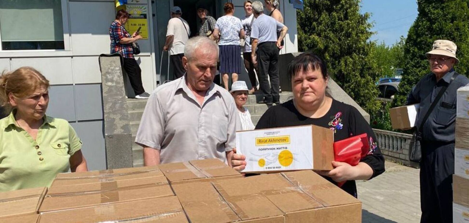 В Днепре переселенцы из Кураховской громады получили помощь от Фонда Рината Ахметова