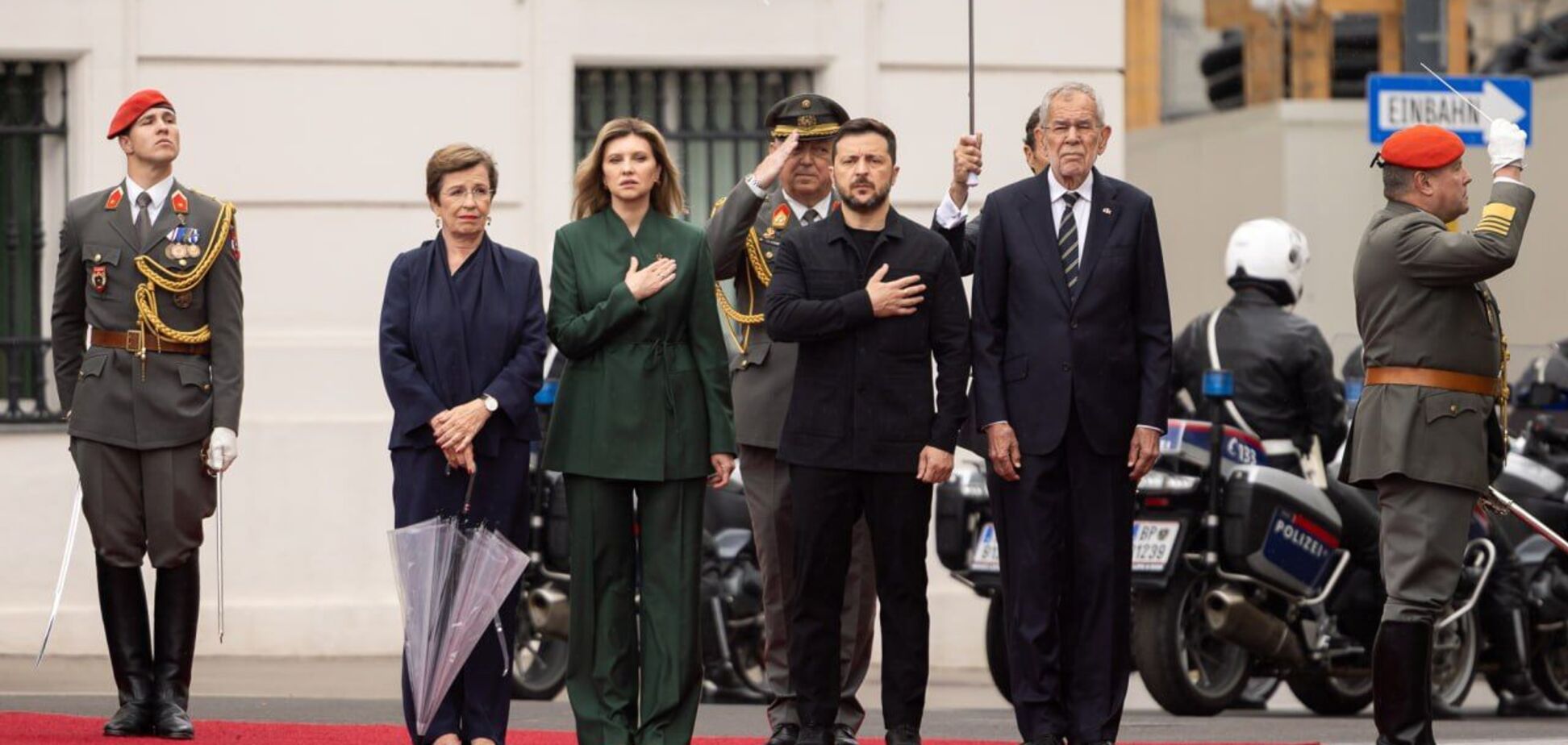 Зеленський прибув з візитом до Відня і зустрівся з президентом Австрії. Фото, відео і всі подробиці