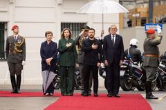 Зеленский прибыл с визитом в Вену и встретился с президентом Австрии. Фото, видео и все подробности