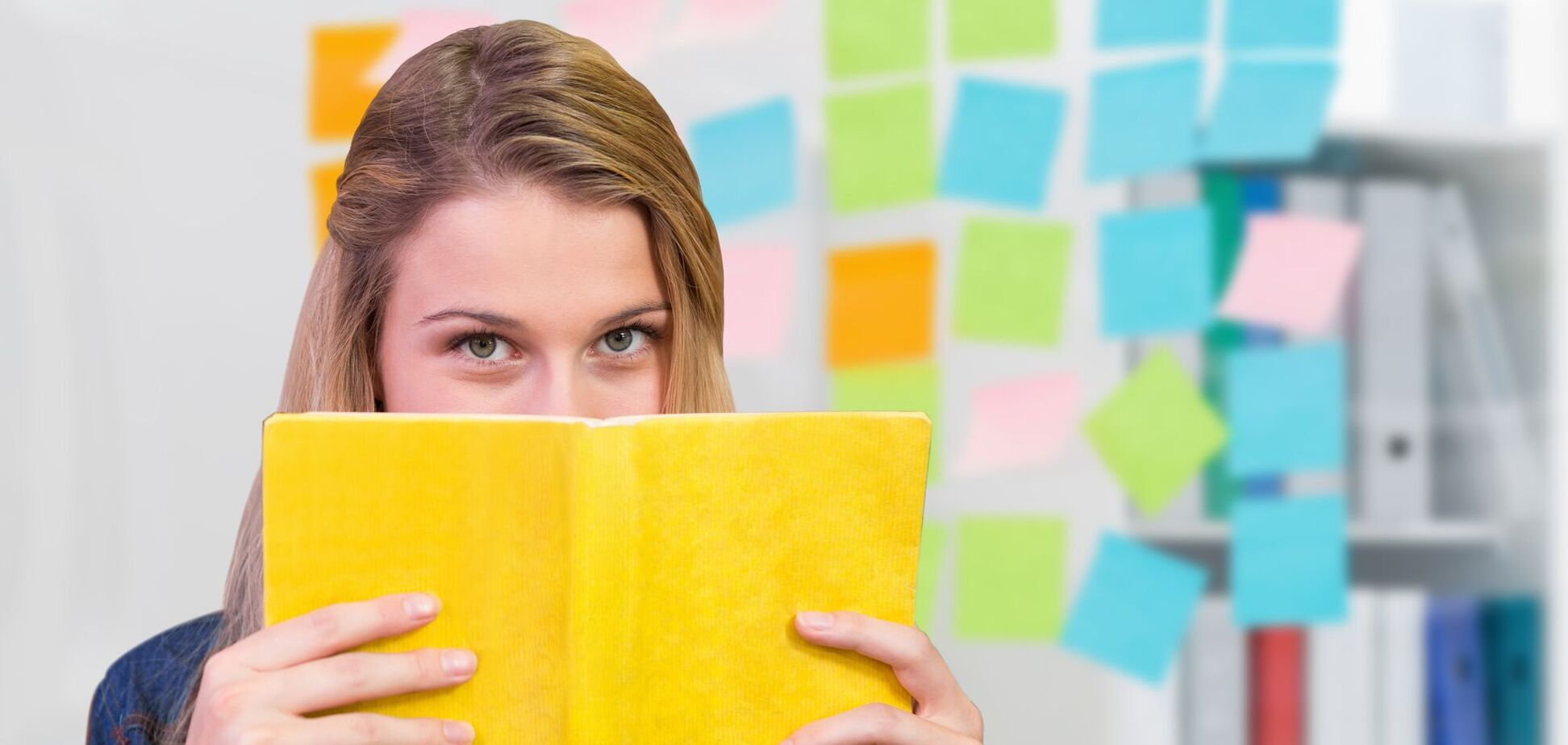 Це калька з російської: як правильно сказати 'перш за все' і 'в першу чергу'