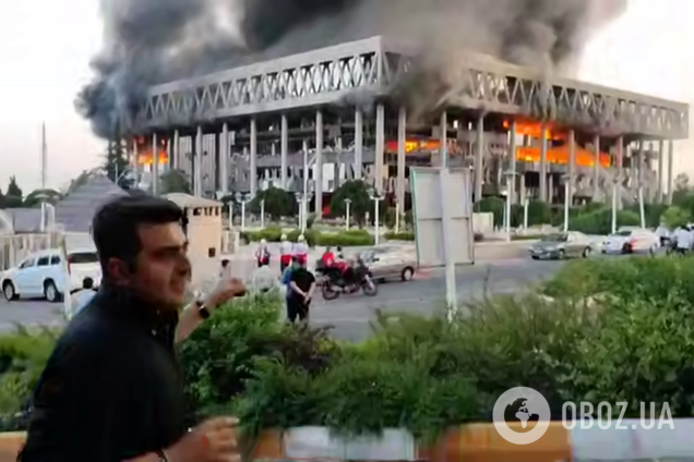 Ізраїль вдарив по будівлі телебачення Ірану в Тегерані під час прямого ефіру, є загиблі. Відео