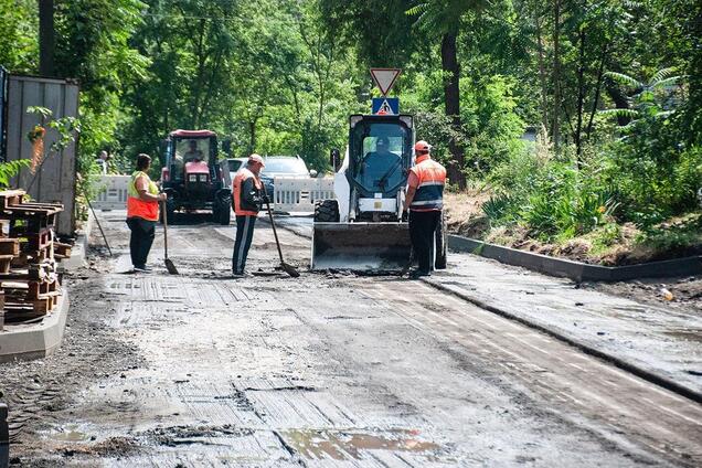 Безбарьерный Днепр: на улице Муслима Магомаева продолжается ремонт
