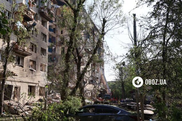 Віталій Кличко показав наслідки обстрілу РФ у Солом’янському районі, де йде розбір завалів. Відео