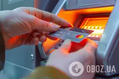 Банковская карта и банкомат. Иллюстрация