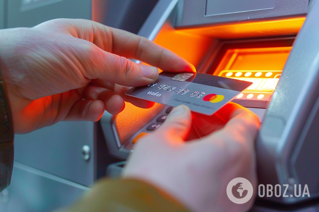 Банковская карта и банкомат. Иллюстрация