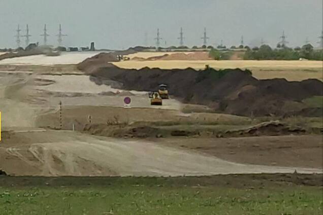 Окупанти розбудовують військову логістику навколо Маріуполя: спливли подробиці. Фото і відео