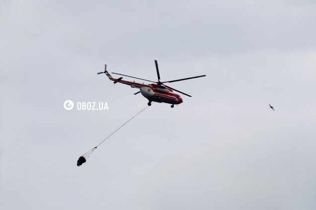 В Киеве снова задействовали вертолеты для ликвидации последствий обстрела РФ. Фото и видео