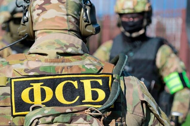 Влаштували облави: окупанти перевіряють телефони мешканців захоплених територій