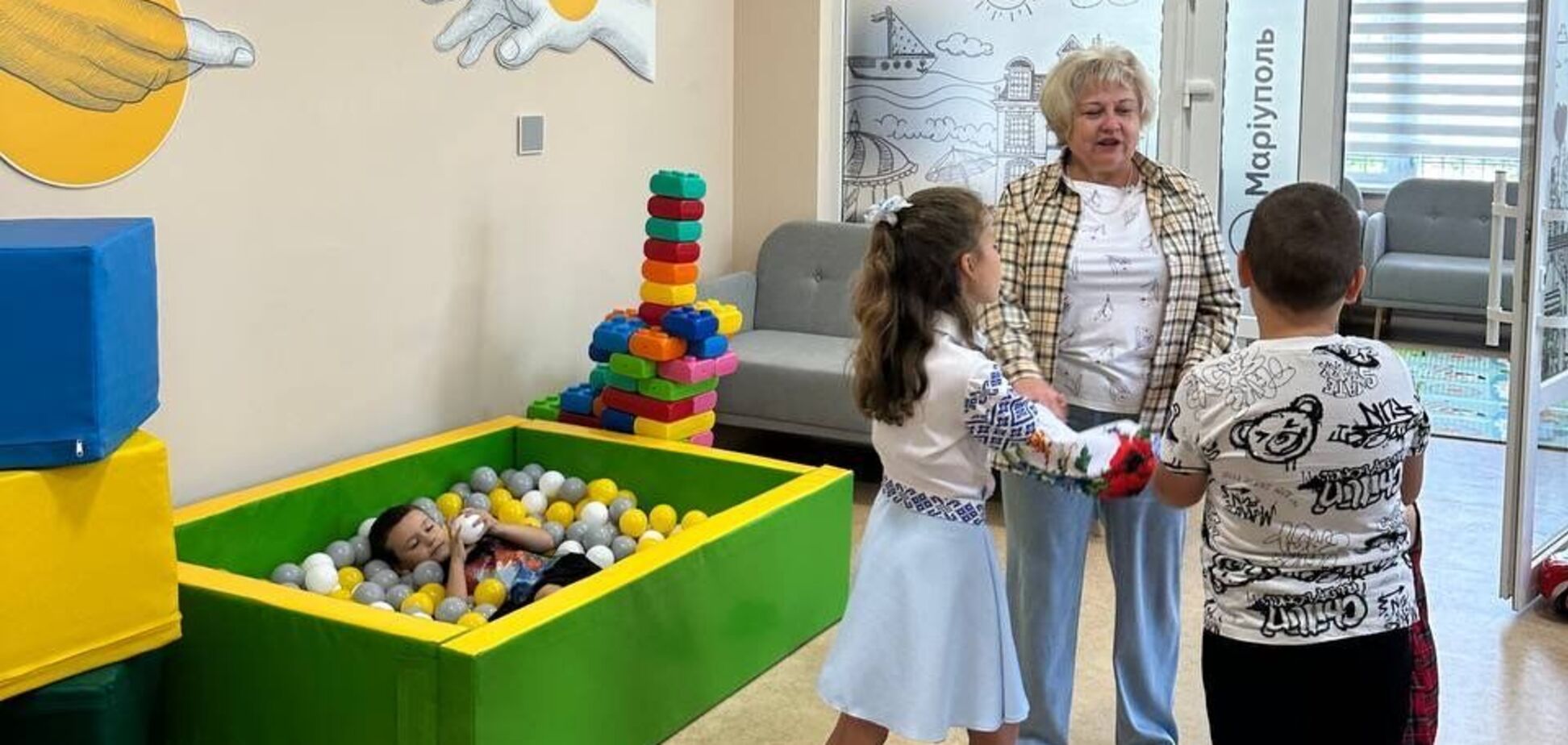 В Днепре мариупольцы получили ключи от социального жилья, обустроенного Фондом Рината Ахметова