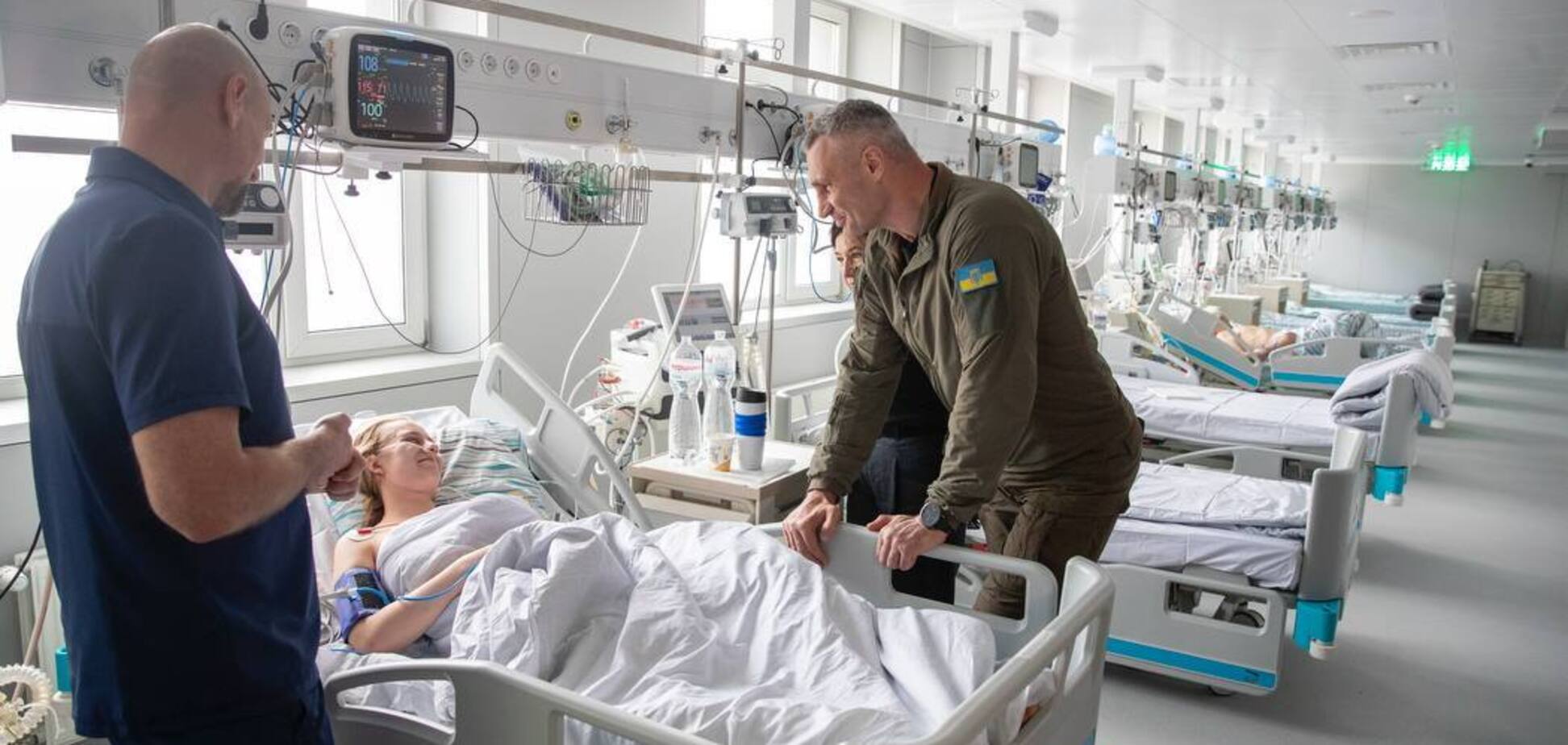 Віталій Кличко відвідав постраждалих внаслідок атаки РФ 17 червня киян. Фото